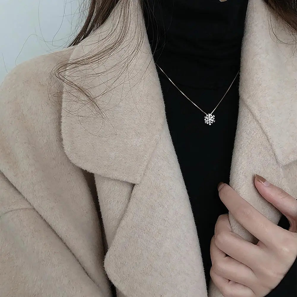 Collier Pendentif Flocon de Neige - Simple et Élégant