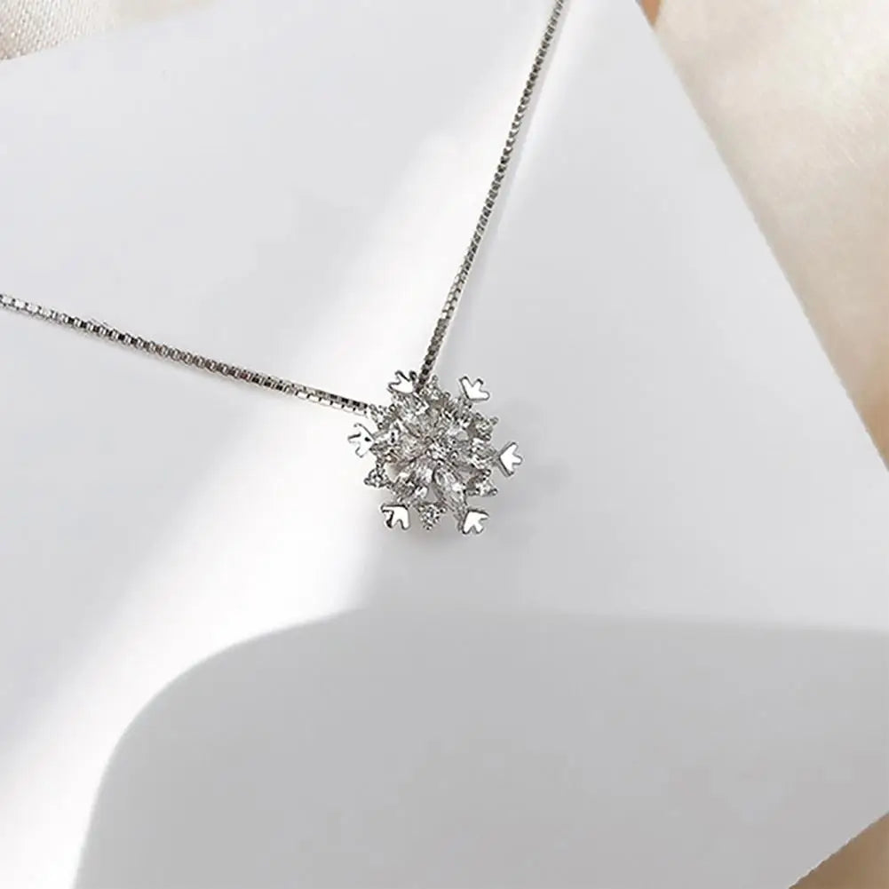 Collier Pendentif Flocon de Neige - Simple et Élégant